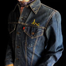 Load image into Gallery viewer, Vintage Levi&#39;s The Hiding Man Hand Embroidered Early 1970s 1/1 Trucker Jacket 20x28 Medium