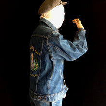 Load image into Gallery viewer, Vintage Levi&#39;s The Hiding Man Hand Embroidered Early 1970s 1/1 Trucker Jacket 20x28 Medium