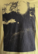 Load image into Gallery viewer, Vintage The Hiding Man &quot;In The Wild&quot; Photo 1990s T-Shirt 24x27 Large - XL